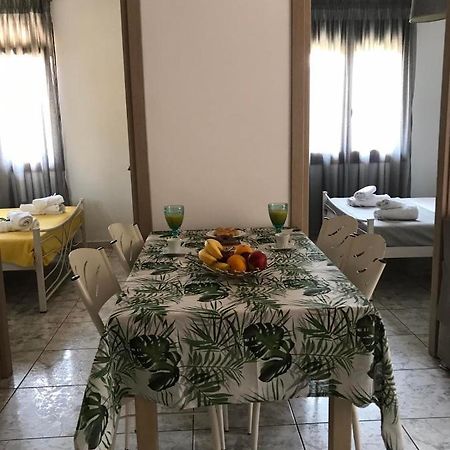 Kostas Apartment Ієрісос Екстер'єр фото