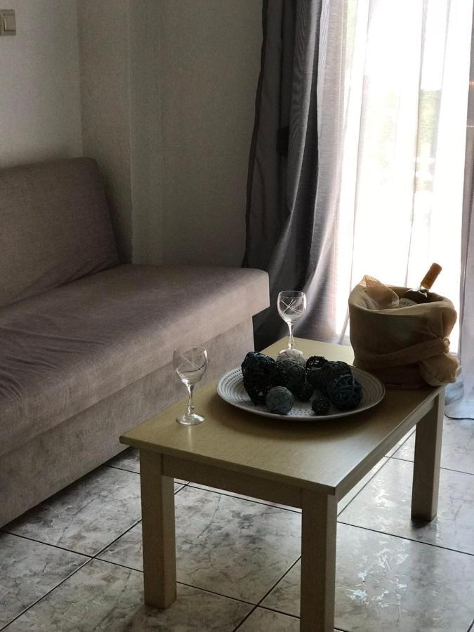 Kostas Apartment Ієрісос Екстер'єр фото