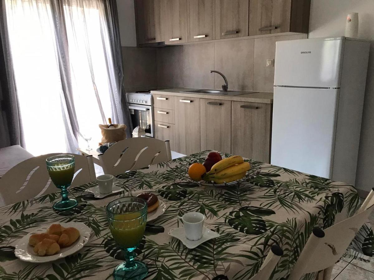 Kostas Apartment Ієрісос Екстер'єр фото