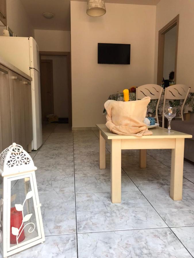 Kostas Apartment Ієрісос Екстер'єр фото