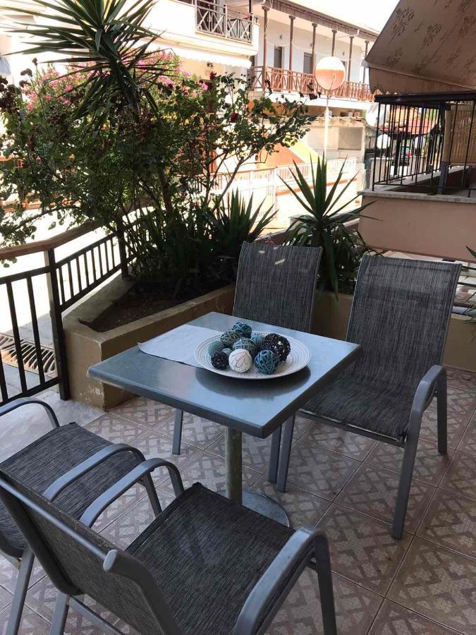 Kostas Apartment Ієрісос Екстер'єр фото